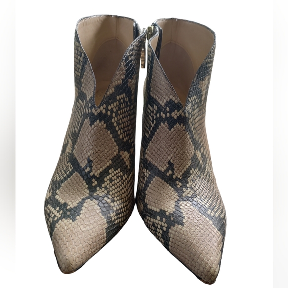 Vince Camuto® Sestrind Ankle Bootie size 9M Color: Natural - Picture 4 of 7